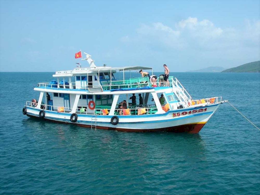 Bạn cần đi tàu để di chuyển qua các đảo tại Nam Du 